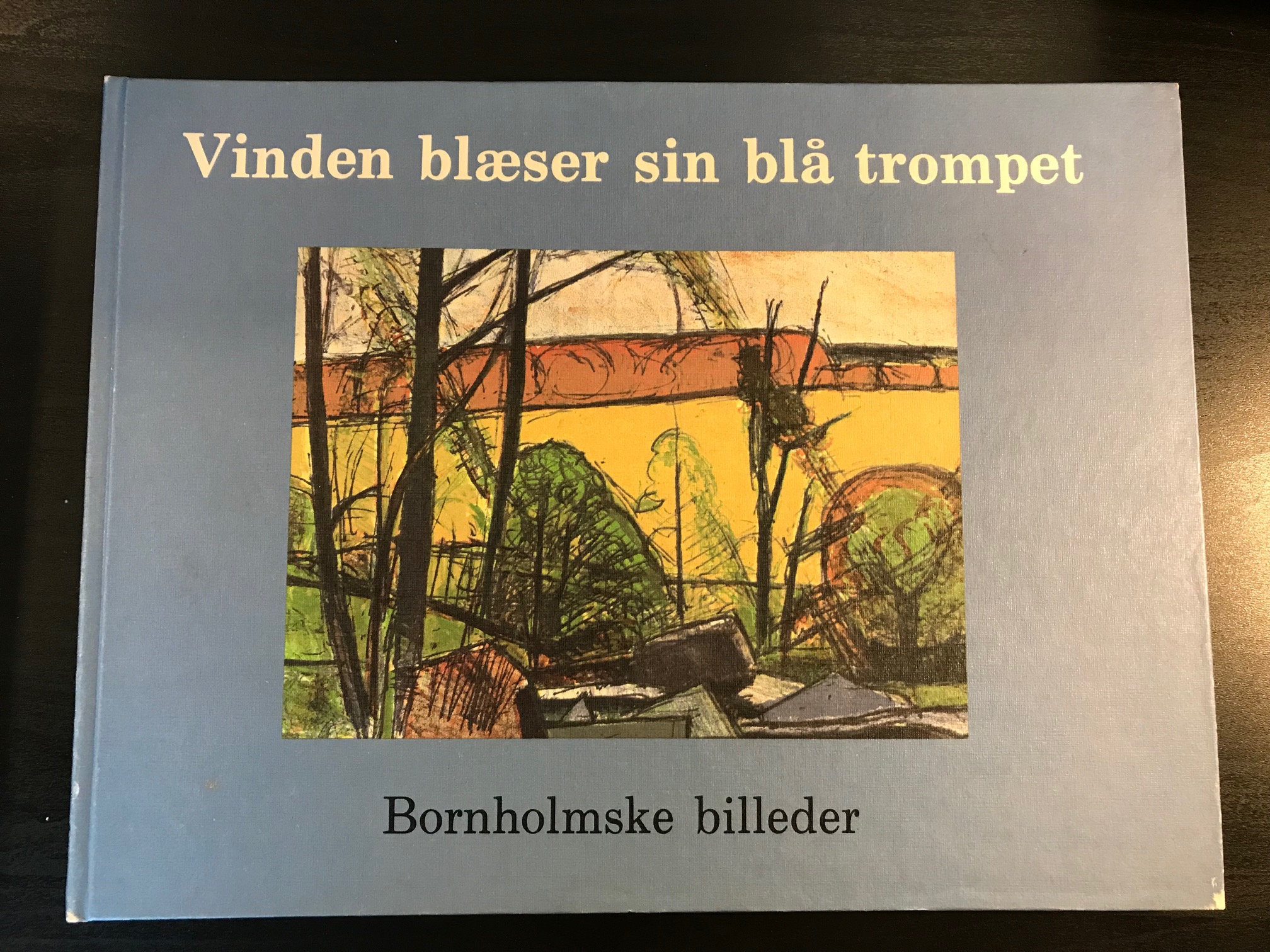 Vinden blæser sin blå trompet