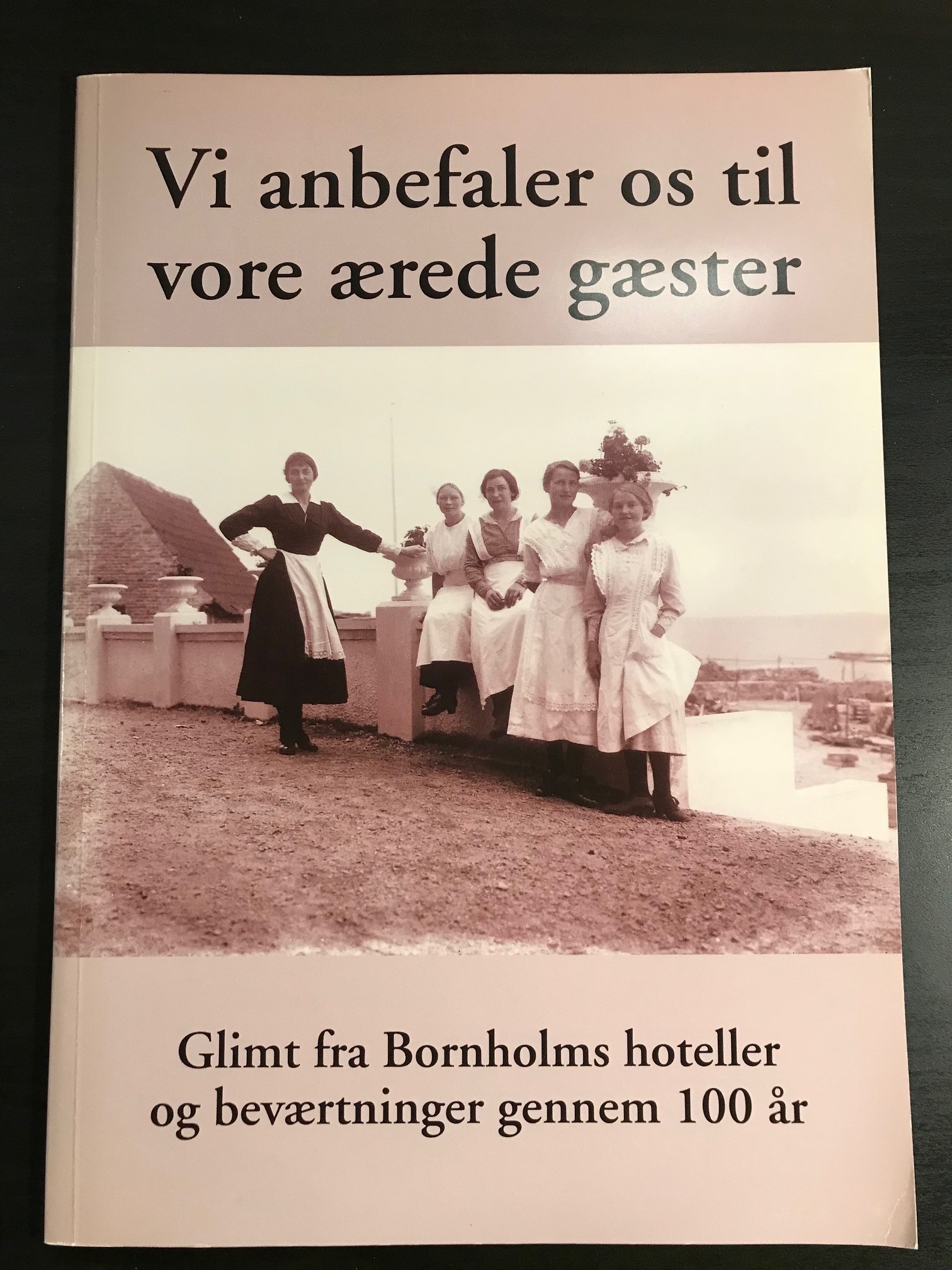 Vi anbefaler os til vore ærede gæster